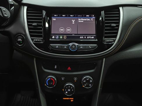 Used 2020 Chevrolet Trax LT w/ LT Convenience Package AWD/4WD image 24