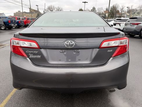 Used 2013 Toyota Camry L image 4