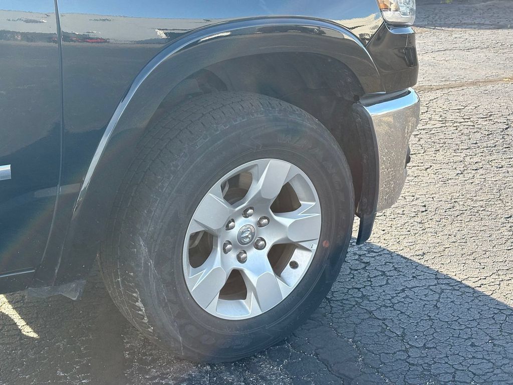 Used 2025 RAM 1500 Big Horn AWD/4WD image 9