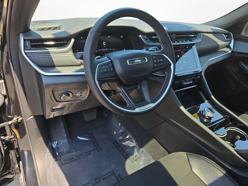 Certified 2023 Jeep Grand Cherokee Altitude AWD/4WD image 16