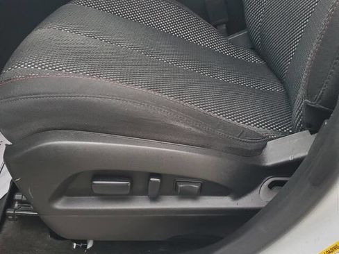 Used 2017 Chevrolet Equinox LT w/ Convenience Package image 13