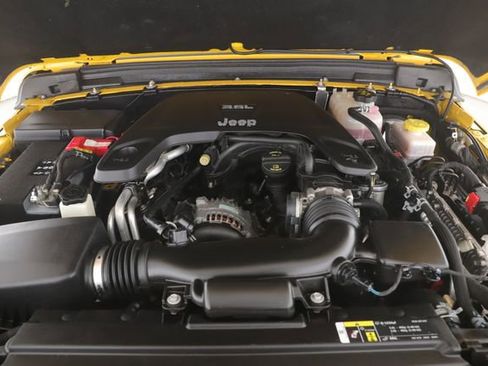 Used 2019 Jeep Wrangler Sport w/ Quick Order Package 24S AWD/4WD image 15