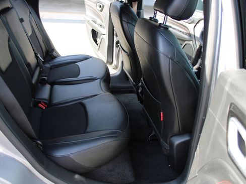 Used 2023 Jeep Compass Trailhawk image 13