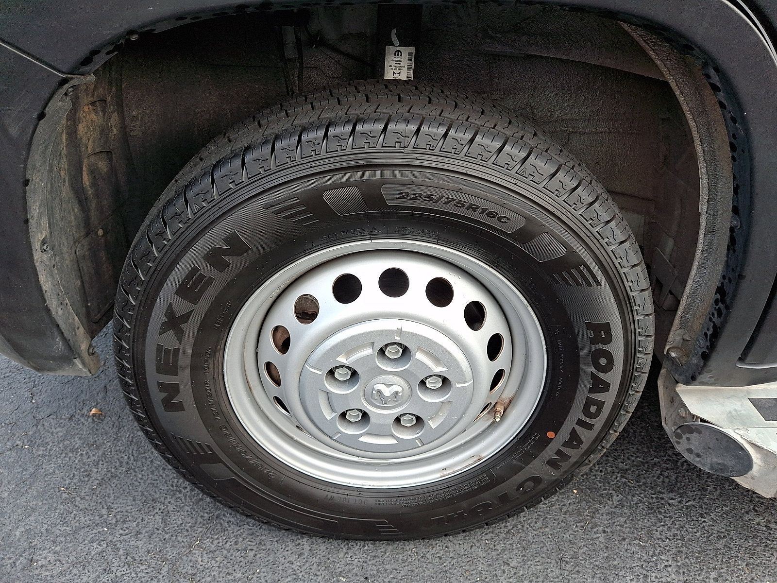 Used 2025 RAM ProMaster 2500 w/ U-Haul Equipment Group FWD image 9