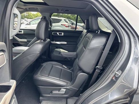 Used 2023 Ford Explorer XLT w/ Equipment Group 202A AWD/4WD image 32