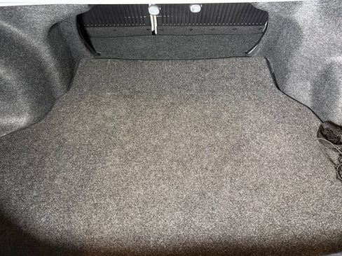 Used 2017 Toyota Camry LE image 21