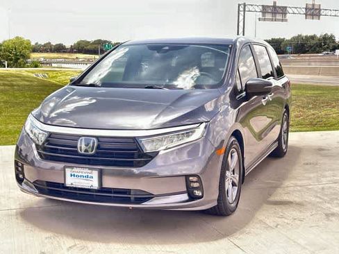 Used 2024 Honda Odyssey EX image 2