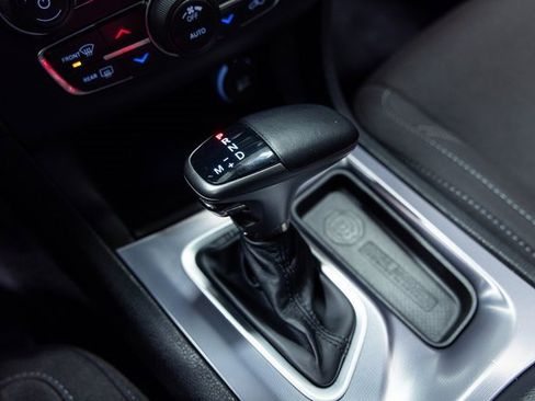 Used 2021 Dodge Charger SXT w/ Driver Convenience Group image 17