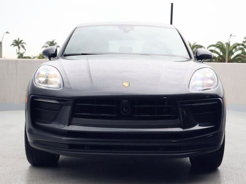 Certified 2022 Porsche Macan image 6