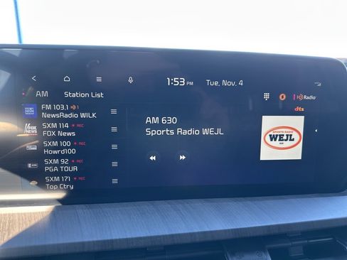 Used 2024 Kia Telluride EX w/ EX Captain's Chair Package image 27