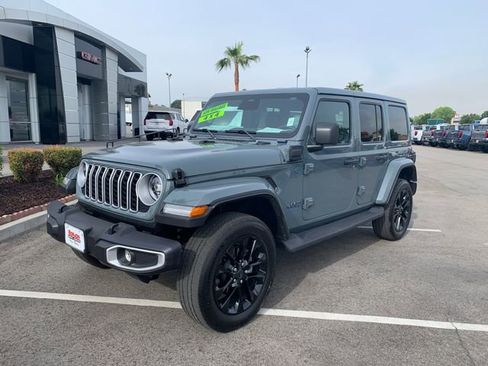 Used 2025 Jeep Wrangler Unlimited Sahara image 2