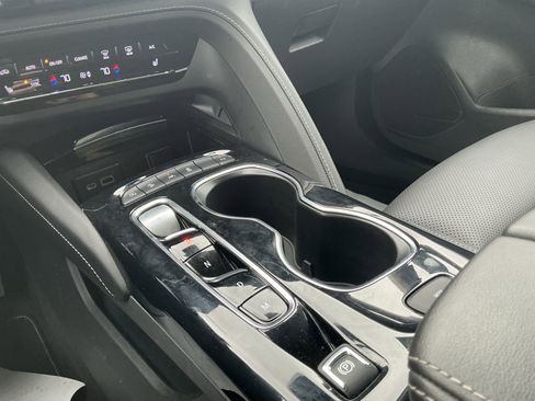 Used 2023 Buick Envision Essence image 25