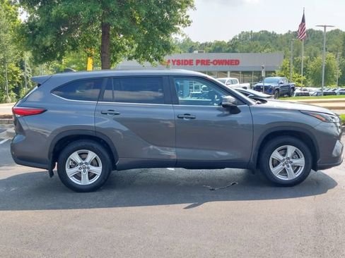 Used 2023 Toyota Highlander LE AWD/4WD image 14