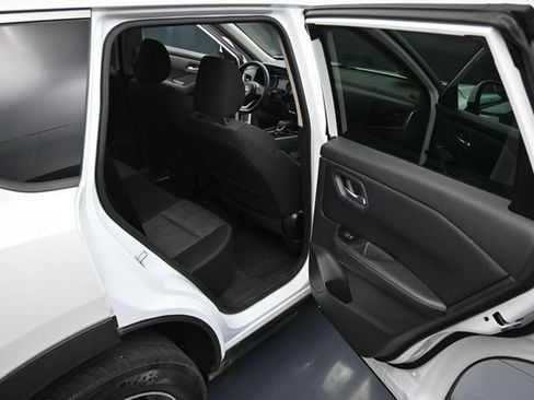 Used 2024 Nissan Rogue SV FWD image 33