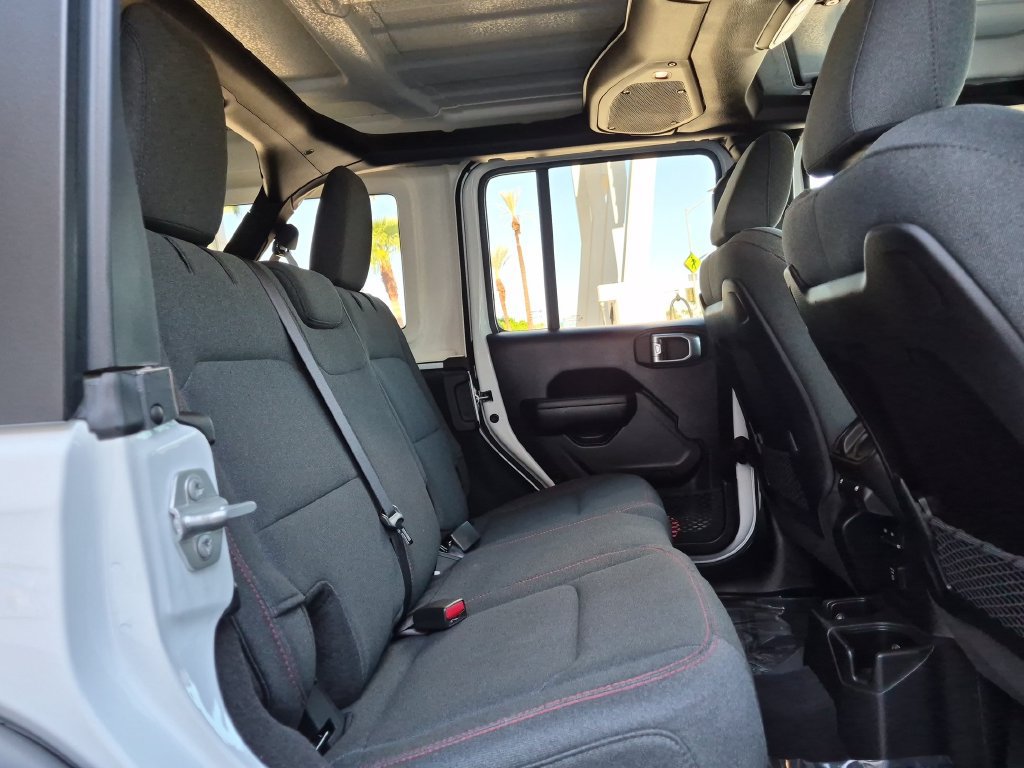 Used 2025 Jeep Wrangler Unlimited Rubicon AWD/4WD image 16