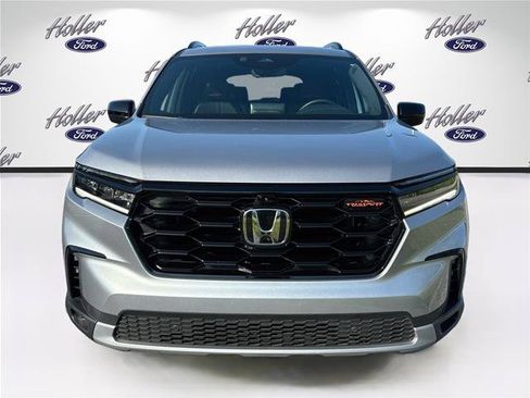 Used 2025 Honda Pilot TrailSport image 2