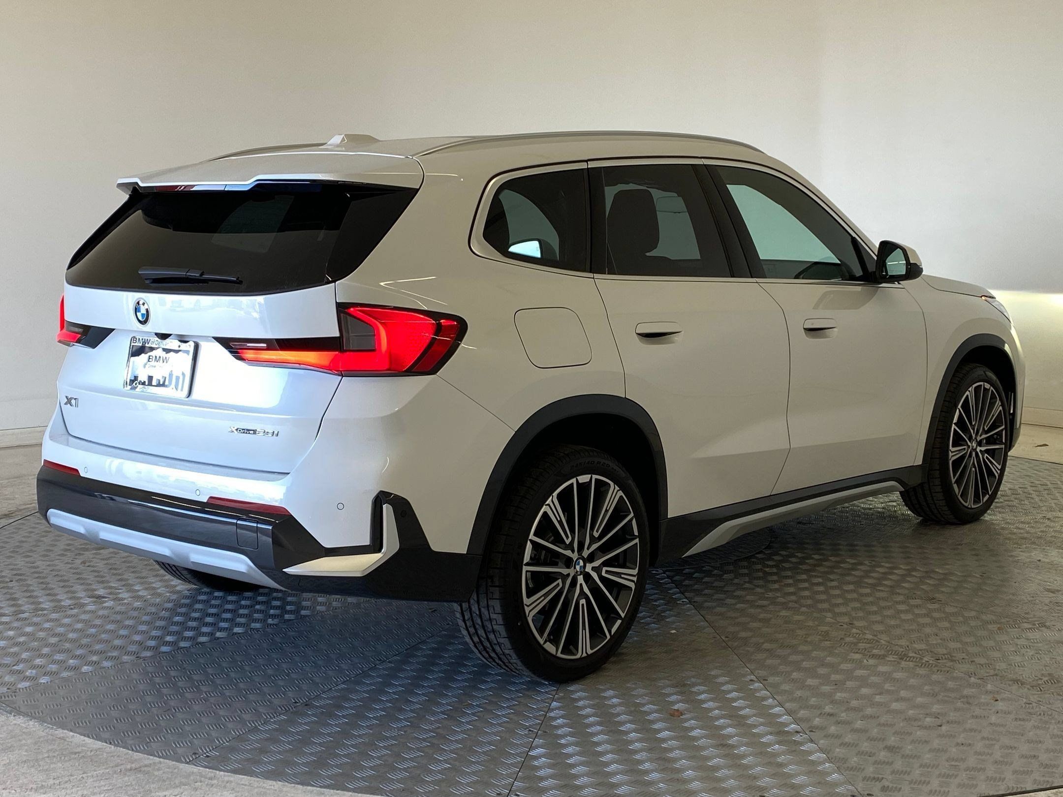 Used 2026 BMW X1 xDrive28i w/ Convenience Package AWD/4WD image 8
