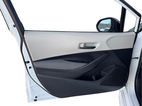 Used 2022 Toyota Corolla LE w/ Carpet Mat Package (TMS) FWD image 17