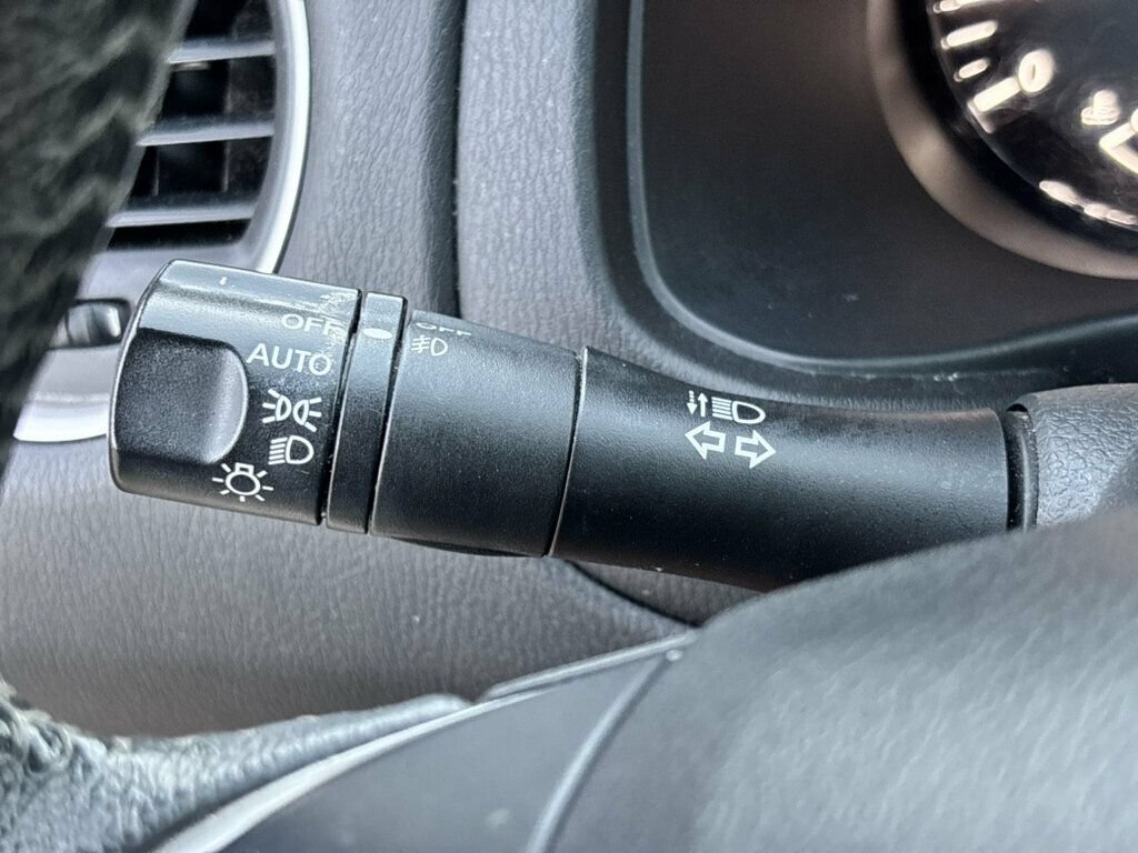Used 2018 Nissan Pathfinder SL FWD image 36