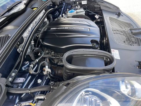 Used 2018 Porsche Macan AWD/4WD image 39