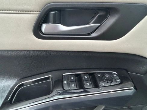 Used 2022 Nissan Pathfinder SL FWD image 30