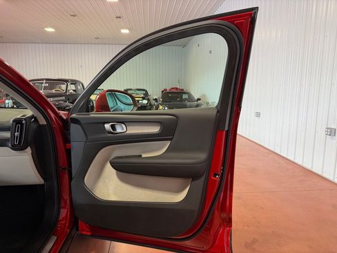 Used 2023 Volvo XC40 B5 Plus w/ Protection Package Premier AWD/4WD image 23