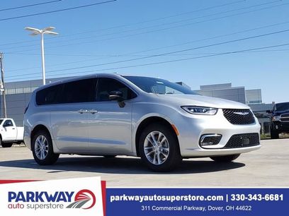 New 2026 Chrysler Pacifica Select