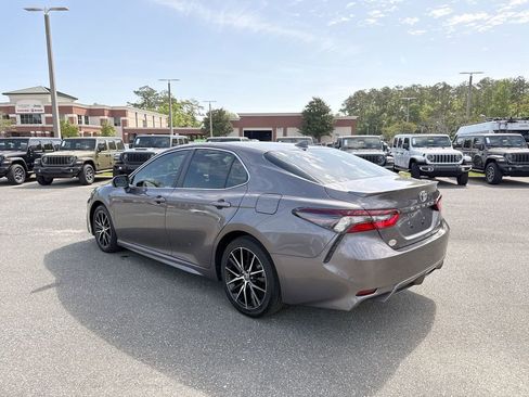 Used 2024 Toyota Camry SE w/ Convenience Package FWD image 5