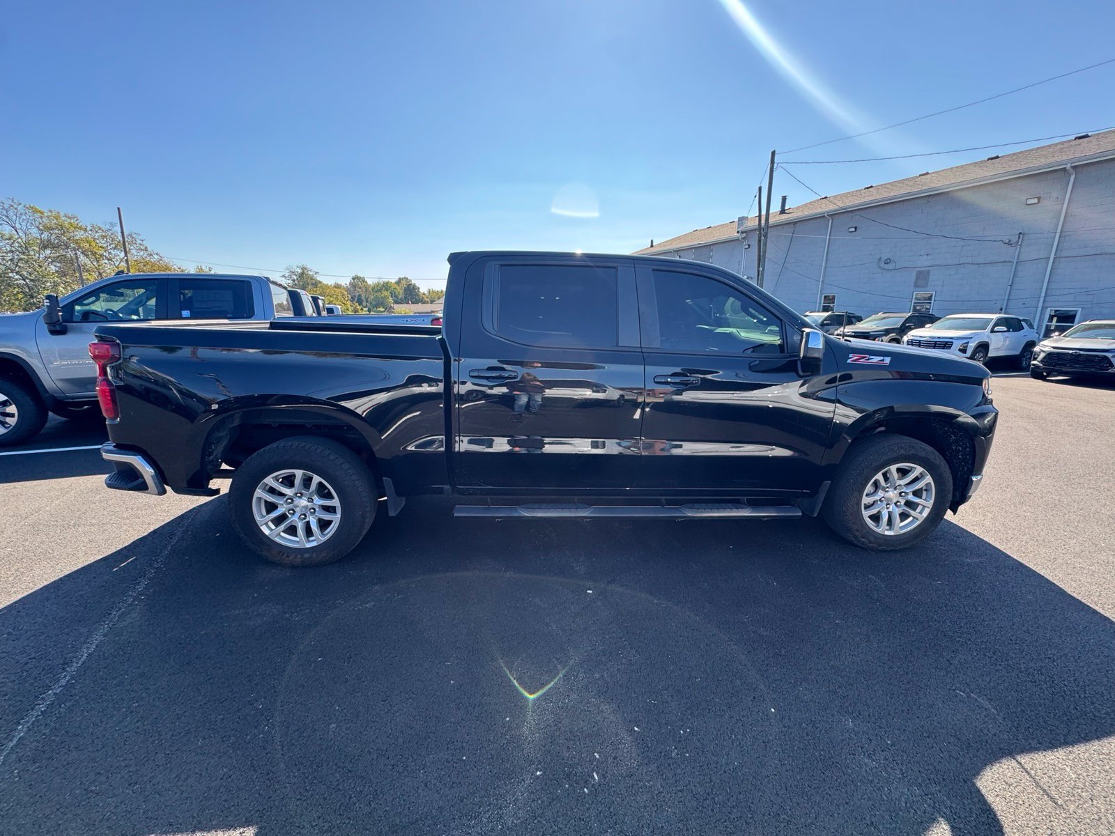 Used 2021 Chevrolet Silverado 1500 LT w/ Z71 Off-Road Package AWD/4WD image 7