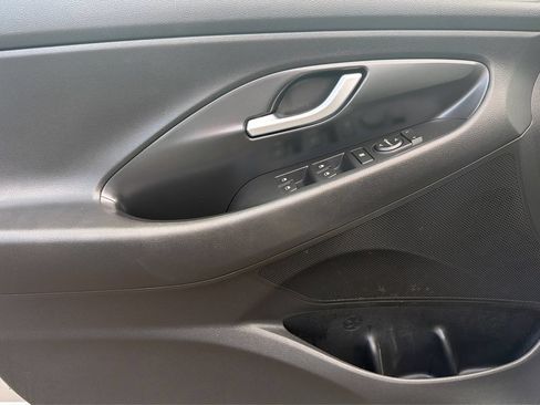 Used 2018 Hyundai Elantra GT FWD image 18