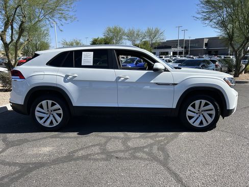 Used 2023 Volkswagen Atlas Cross Sport SE w/ Panoramic Sunroof Package FWD image 5