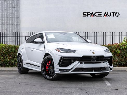 Used 2024 Lamborghini Urus S image 1