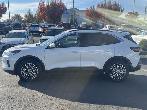 Used 2024 Ford Escape SE image 6