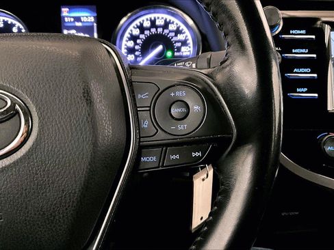 Used 2019 Toyota Camry SE image 18