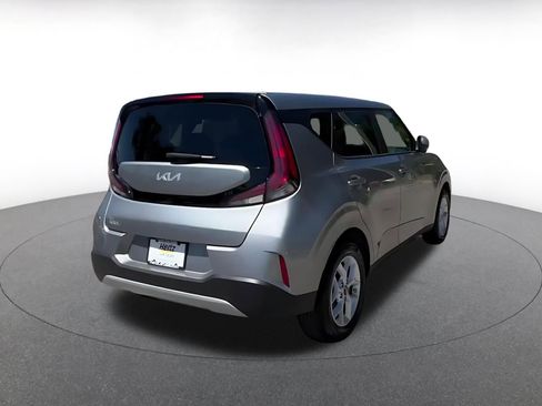 Used 2025 Kia Soul LX w/ LX Technology Package FWD image 12