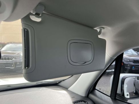 Certified 2021 Jeep Renegade Latitude w/ Luxury Group I image 32