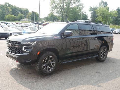 Used 2023 Chevrolet Suburban Z71 w/ Luxury Package AWD/4WD image 2