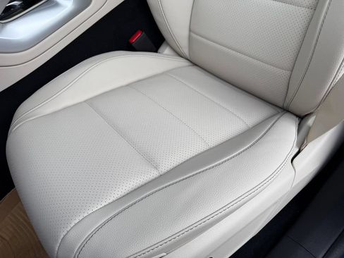 Used 2025 Mercedes-Benz GLS 450 4MATIC image 12