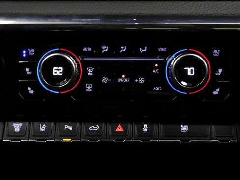 Used 2025 GMC Sierra 3500 Denali w/ Denali Reserve Package AWD/4WD image 43