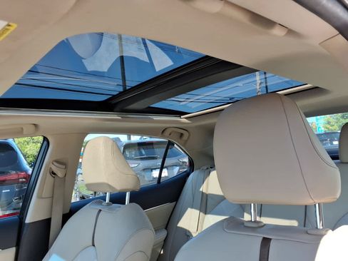 Used 2018 Toyota Camry XLE FWD image 17