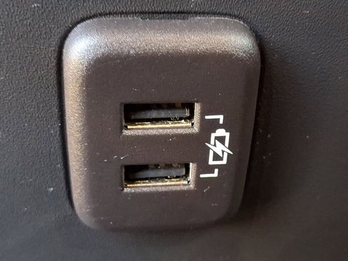 Used 2023 GMC Terrain SLE w/ Driver Convenience Package image 11