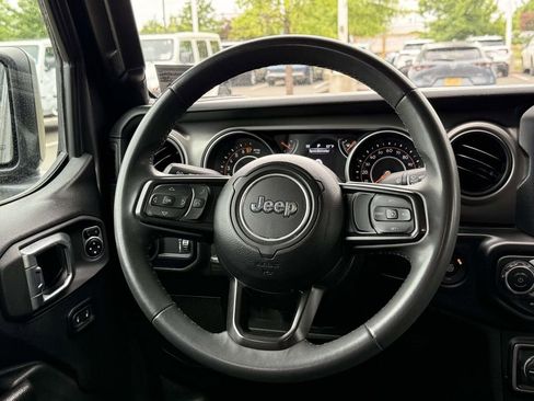 Used 2023 Jeep Gladiator Sport AWD/4WD image 19