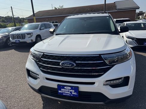 Certified 2020 Ford Explorer XLT w/ Equipment Group 202A AWD/4WD image 3