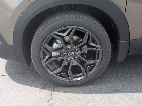 New 2026 Nissan Kicks SR w/ SR Premium Package FWD image 9