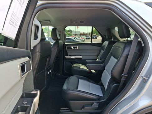 Certified 2023 Ford Explorer XLT w/ Equipment Group 202A AWD/4WD image 11
