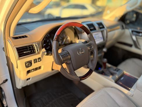 Used 2013 Lexus GX 460 image 19