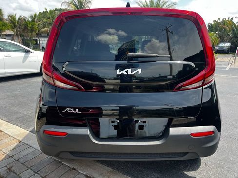 Used 2022 Kia Soul LX w/ Technology Package FWD image 7