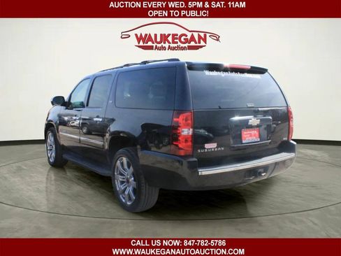 Used 2011 Chevrolet Suburban LTZ RWD image 4