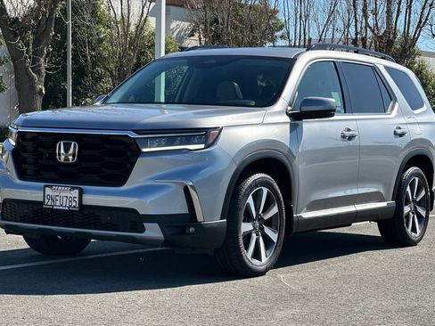 Certified 2024 Honda Pilot Touring image 8