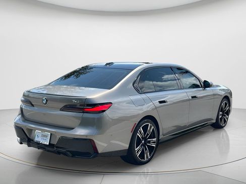 Certified 2023 BMW 740i RWD image 5